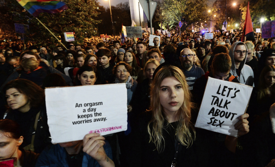 Demonstration i Warszawa mot det nya lagförslaget.