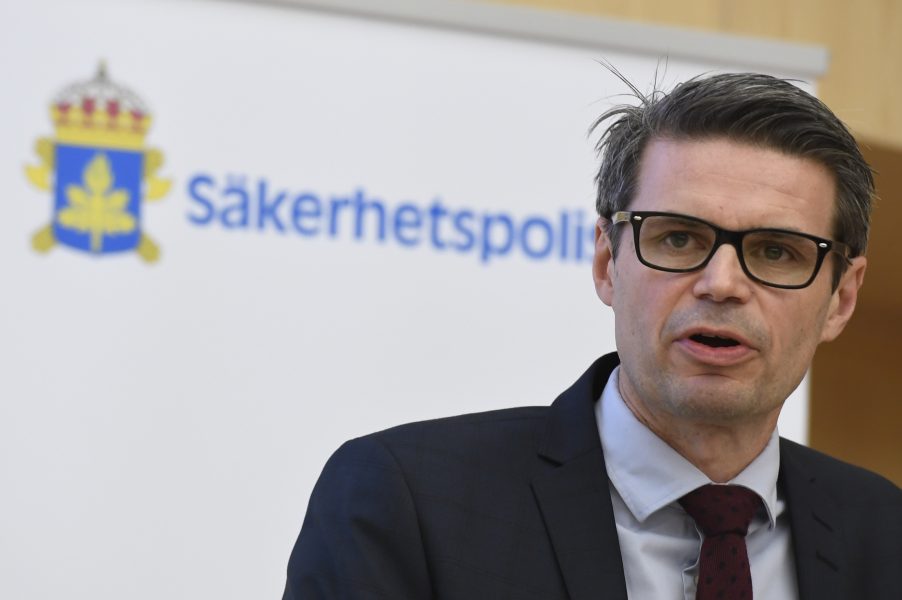 Säpo försöker trycka tillbaka radikaliserande utveckling, säger Fredrik Hallström.