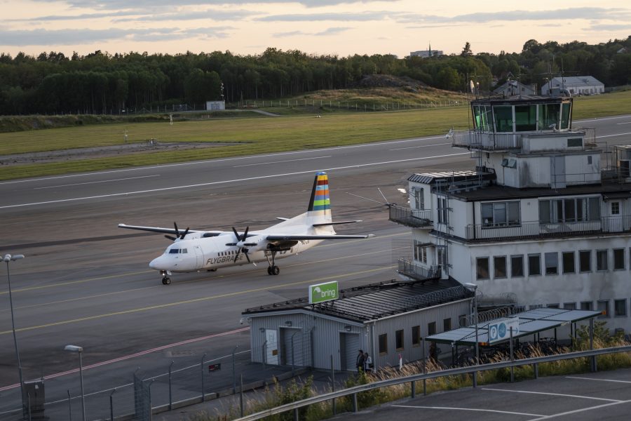 Efter år av politiska strider slöt M och MP 2018 en överenskommelse om att Bromma flygplats hyresavtal varken ska brytas upp eller förnyas under mandatperioden.