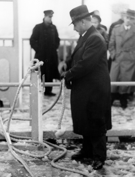 Kommunikationsminister Gerhard Strindlund invigde bron över Göta älv för 80 år sedan.