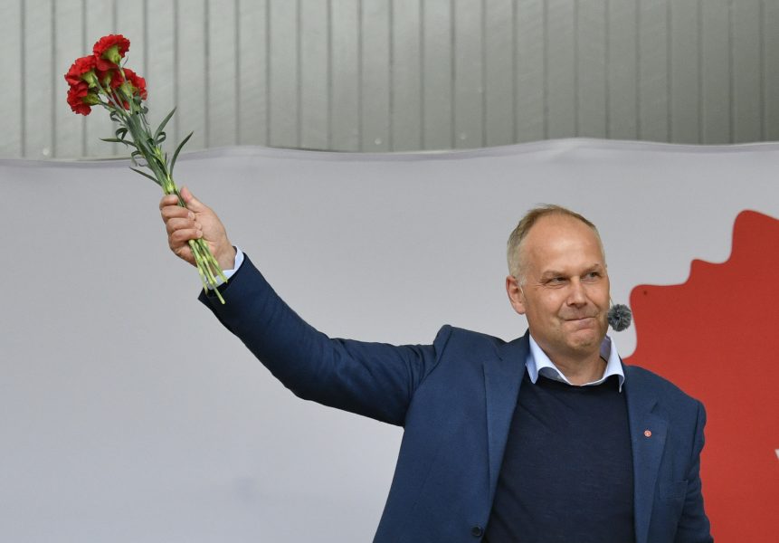 Vänsterpartiets ledare Jonas Sjöstedt (V) tog upp frågan om hedersförtryck i Almedalen men i förslaget till nytt partiprogram nämns det inte.