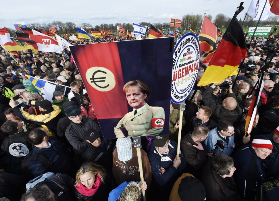 Pegida, Patriotische Europäer gegen die Islamisierung des Abendlandes, demonstrerar i Dresden 2015.