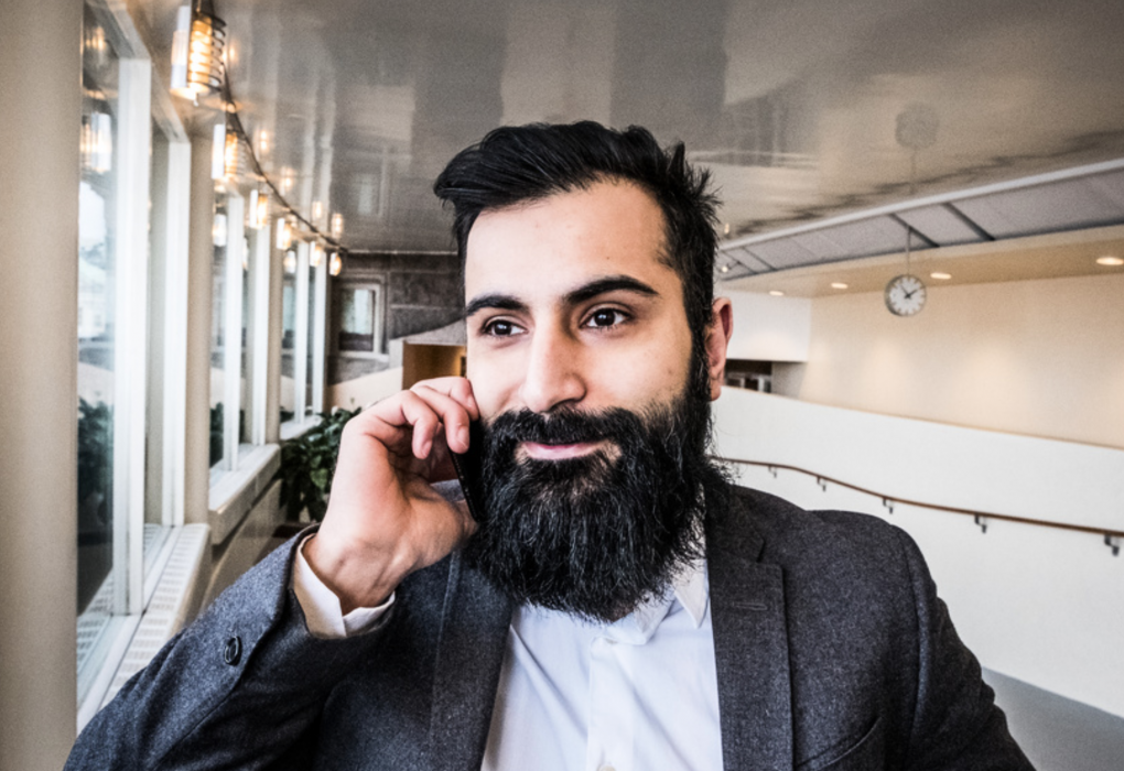 Moderaten Hanif Bali vill utreda legalisering av hasch och marijuana.