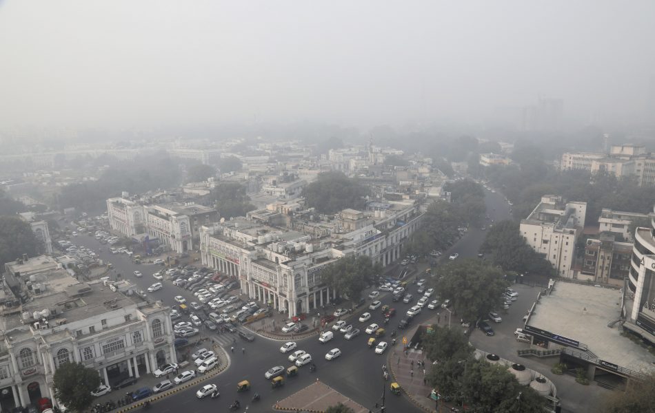 Luftföroreningarna i den indiska storstaden Delhi har nått ”outhärdliga” nivåer, enligt Delhis chefsminister.