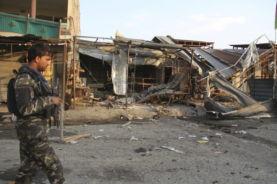 En självmordsattack för några dagar sedan mot en konvoj från Afghanistans säkerhetsstyrkor ledde  till att minst fem människor dog.