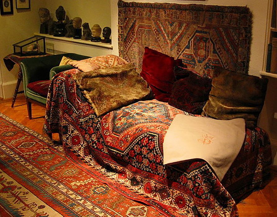 Freuds divan.