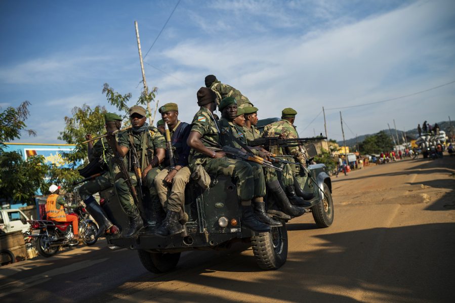Kongolesisk militär patrullerar gatorna i Beni i östra Kongo-Kinshasa.