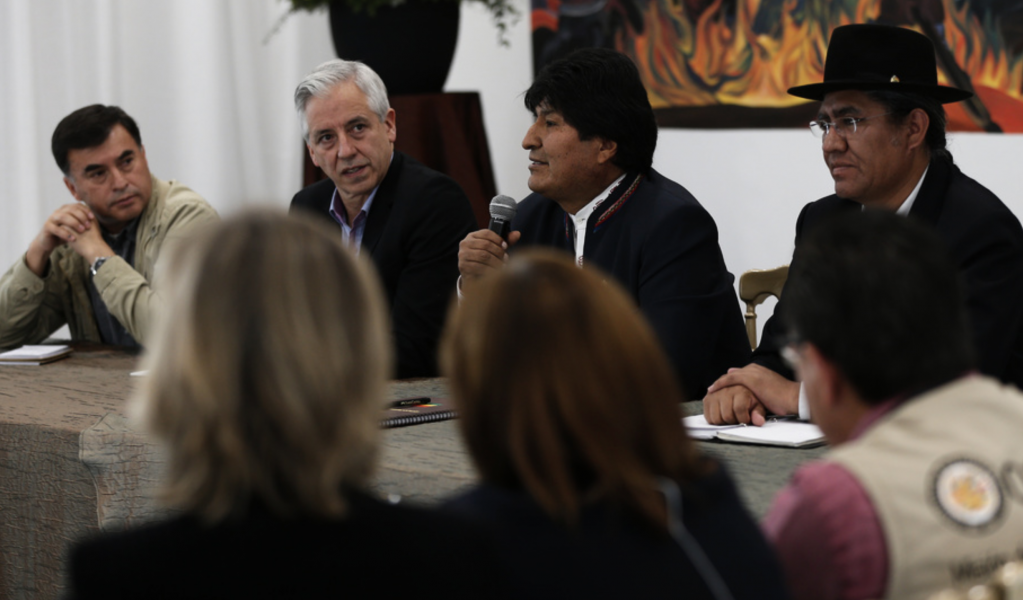 Juan Ramón Quintana, längst till vänster under ett framträdande med Bolivias dåvarande president Evo Morales i oktober.