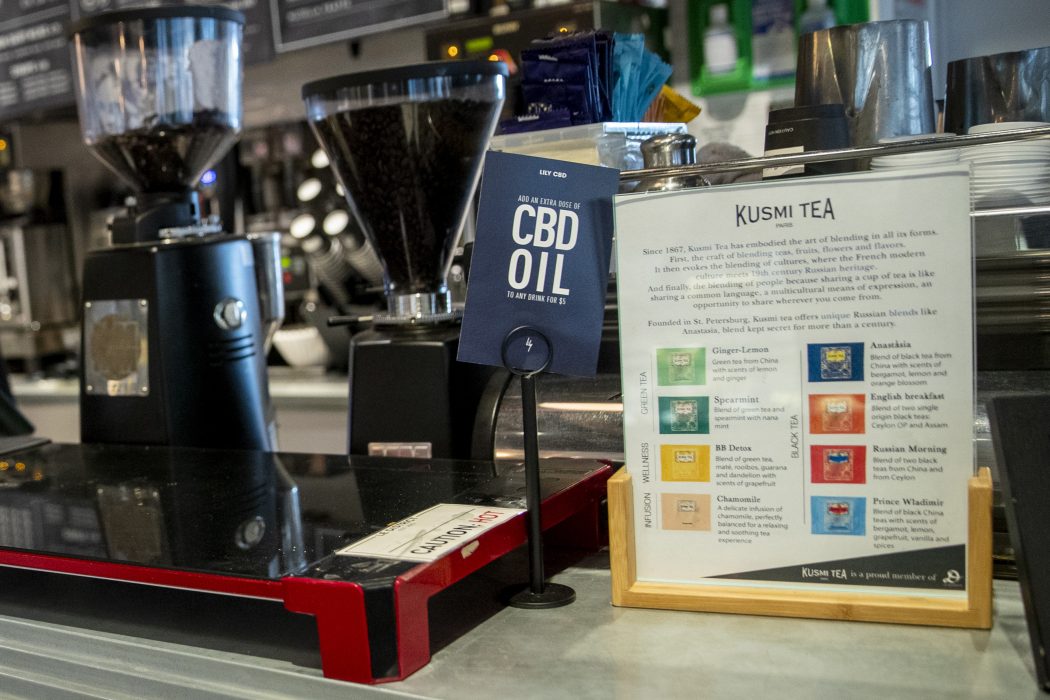 Det är inte tillåtet att använda CBD som tillsats till mat och dryck för försäljning i USA, vilket många företag struntar i.