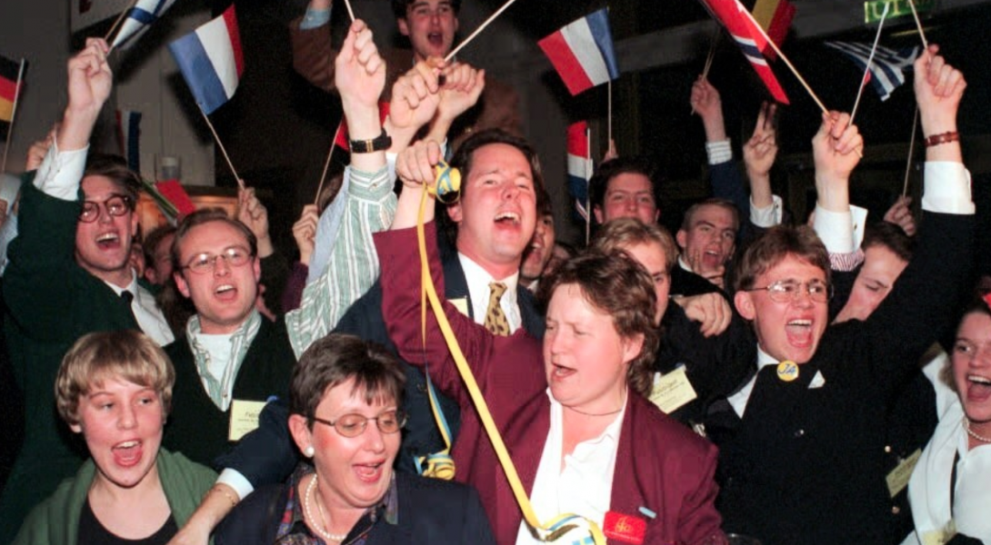 Jasidan firar samma kväll som resultatet av folkomröstningen om EU-medlemskap blev känt, för 25 år sedan, 1994.