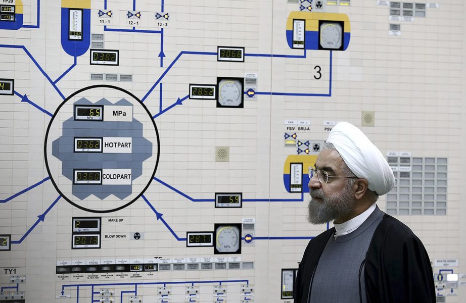 Irans president Hassan Rohani besöker kärnkraftverket Bushehr.