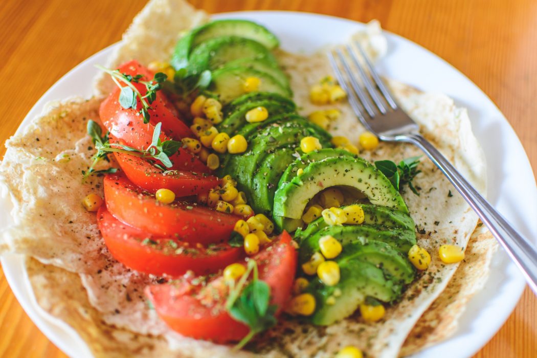I en helt färsk studie från forskare vid Oxforduniversitetet fann man att kost med hela vegetabilier är mest gynnsamt ur både hälso- och miljösynpunkt, och absolut sämst är rött kött och charkvaror.