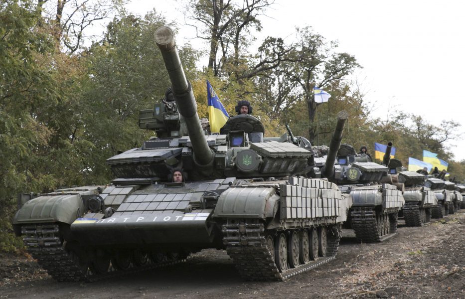 Ukrainska stridsvagnar i Donetskregionen.