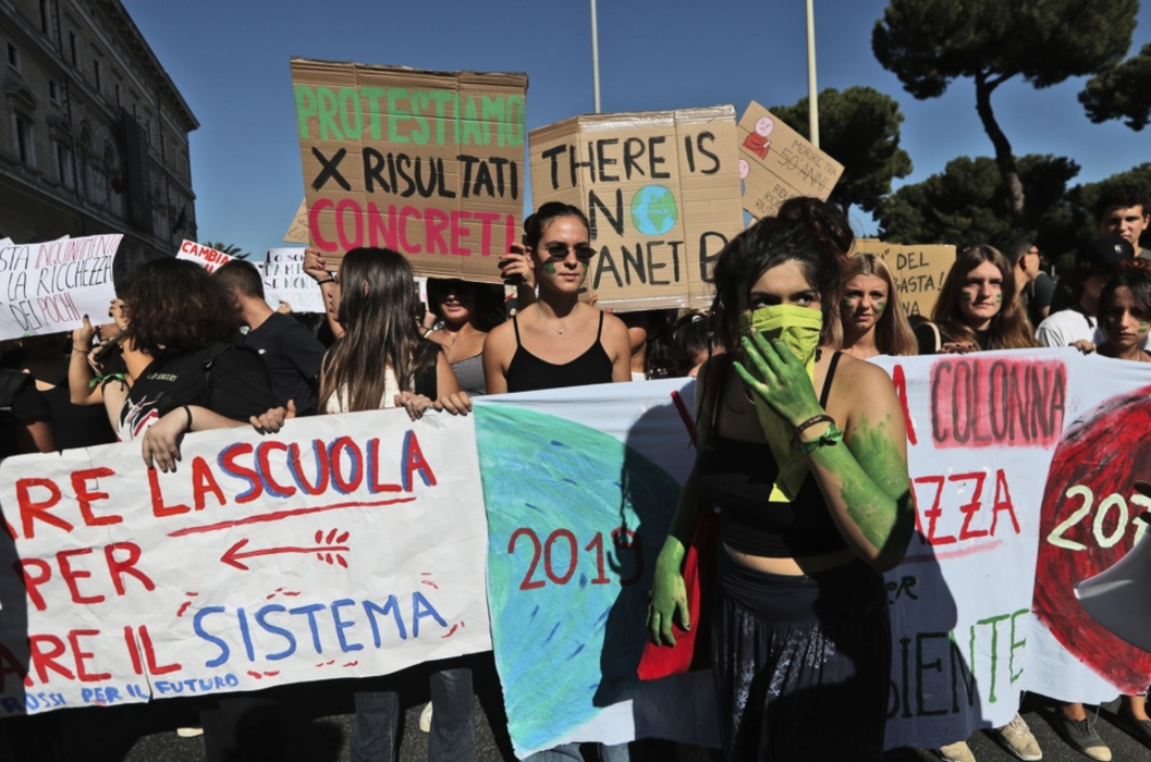Italienska skolungdomar demonstrerar under den globala klimatstrejken i september.