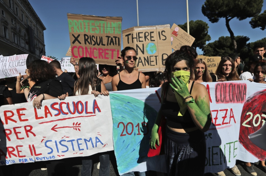 Italienska skolungdomar demonstrerar under den globala klimatstrejken i september.