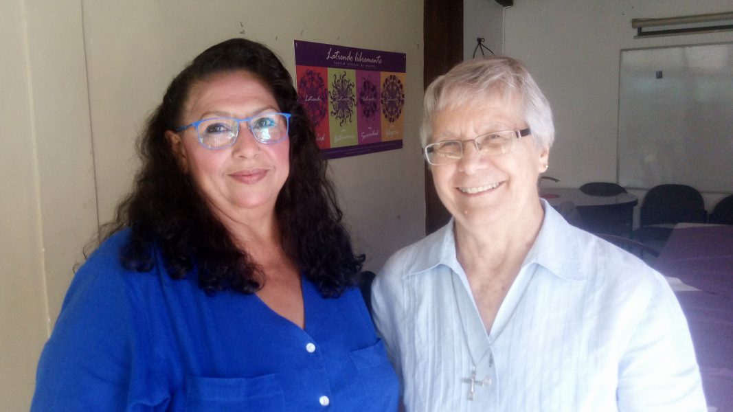 Organisationen AS Mujeres ordförande Mirna Argueta (till vänster) och nunnan Carmela Jibaja arbetar för att stötta människor som fallit offer för människohandeln, varav en stor majoritet är kvinnor.