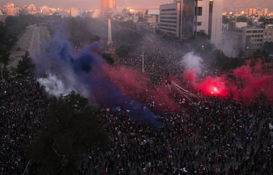 Protester i Santiago i fredags.