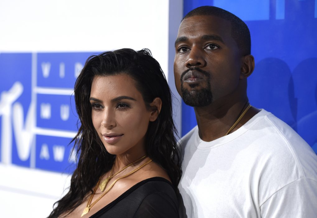Kim Kardashian West och Kanye West säger sig ha anlitat privata brandbekämpare förra året.