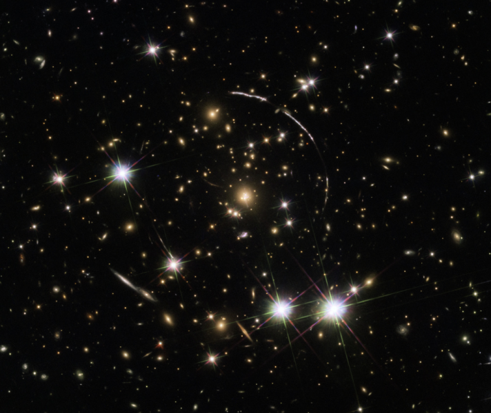 Bilden visar galaxklustret 4,6 miljarder ljusår bort.