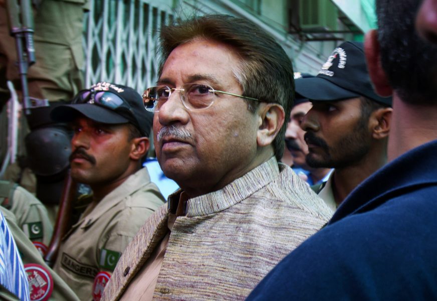 Pakistans förre president Pervez Musharraf när han anlände till antiterrordomstolen i Islamabad i april 2013.