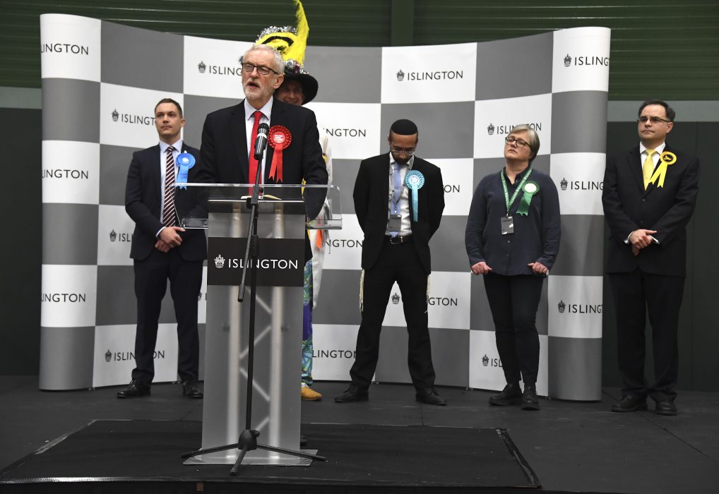 Brittiska oppositionspartiet Labour tappar mandat och går mot ett katastrofval.