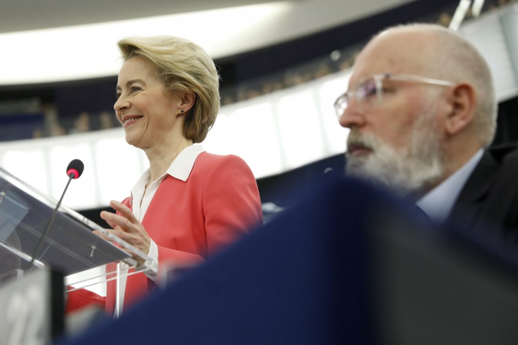 EU:s klimatansvarige vice kommissionsordförande Frans Timmermans (i förgrunden) tillsammans med nya kommissionsordföranden Ursula von der Leyen.