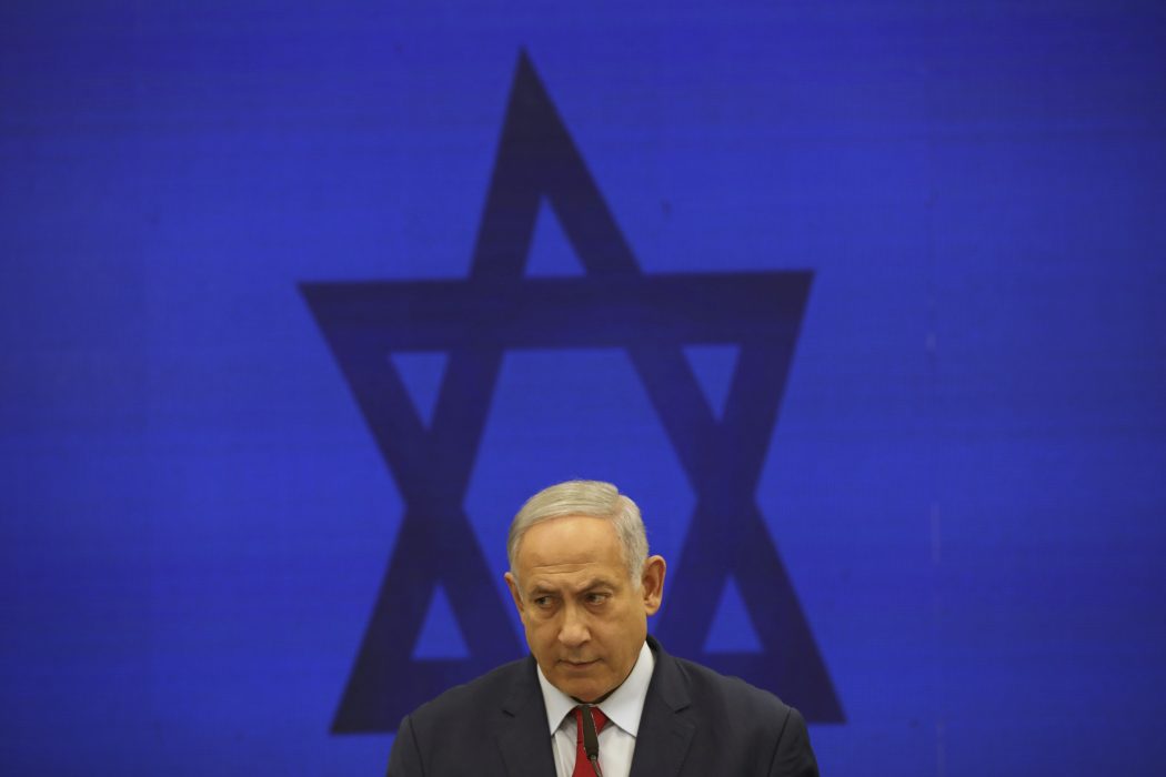 Israels premiärminister Benjamin Netanyahu tyngs av korruptionsåtalet mot honom – samtidigt som landet ser ut att gå mot ett tredje val på ett år.
