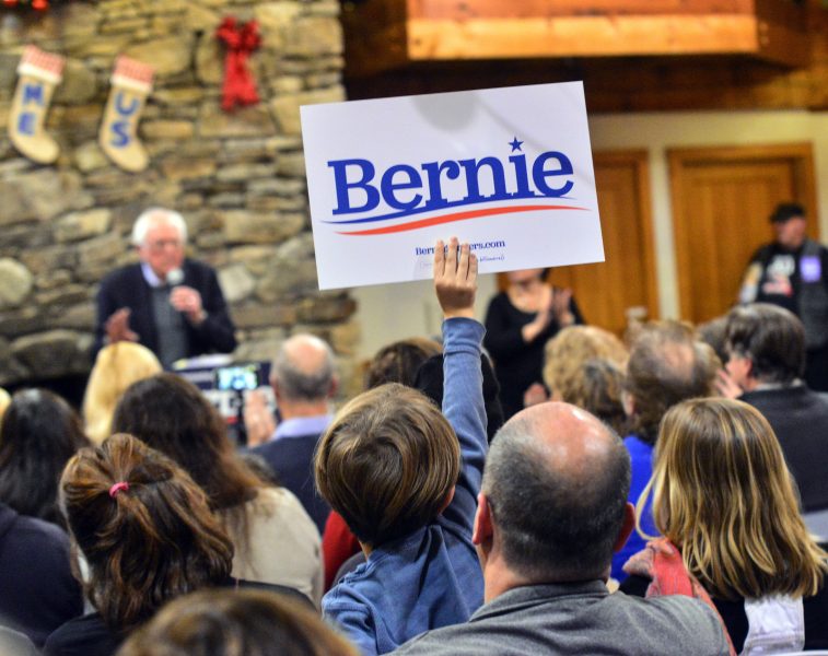 Bernie Sanders håller möte i Keene i New Hampshire under juldagarna.