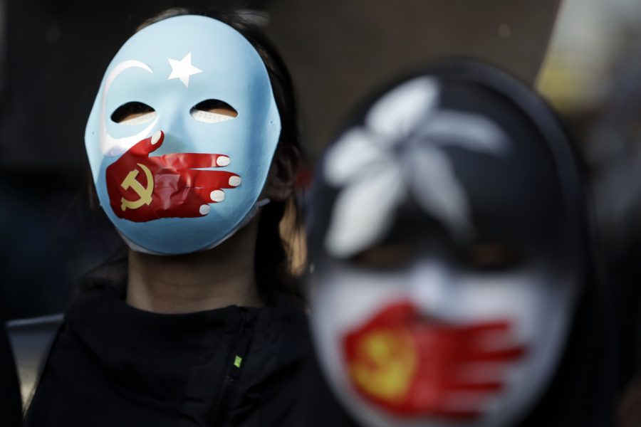 Hundratusentals människor demonstrerade i Hongkong i protest mot Pekings inflytande.