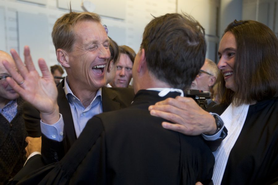 Glädje i rätten när Urgenda vann mot den nederländska regeringen i en tidigare instans.