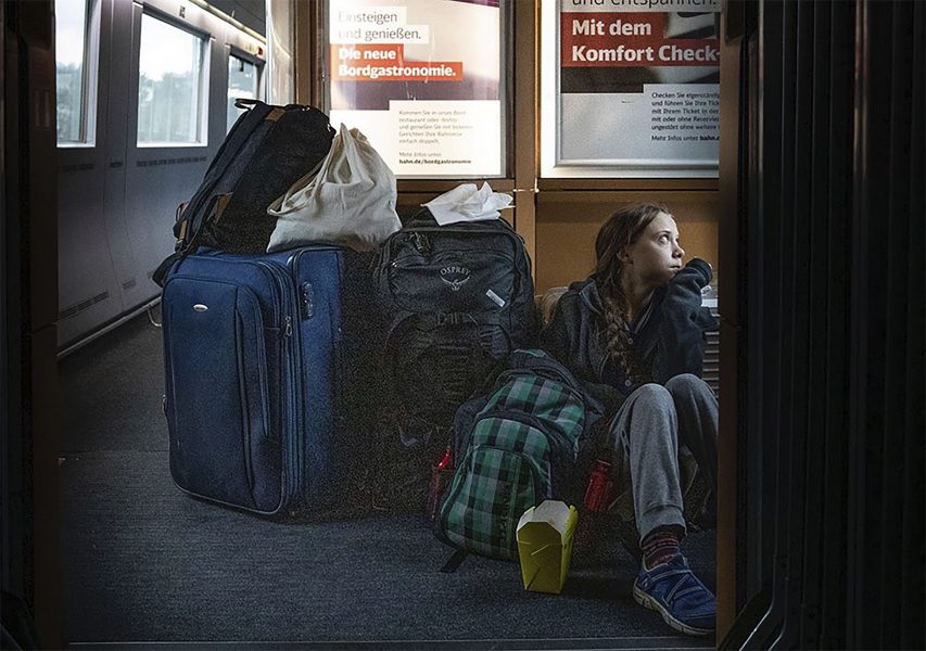 Greta Thunberg på tåget genom Tyskland på väg mot Sverige.