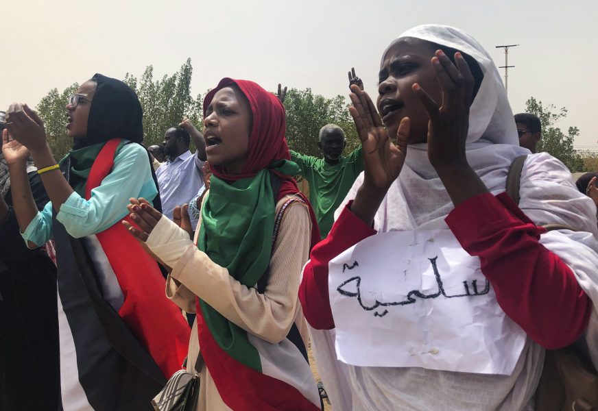 Kvinnor marscherar mot militärrådet, Khartoum, 30 juni.