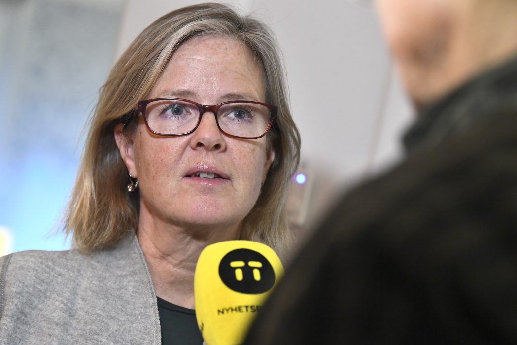 Generaldirektör Carin Jämtin presenterar Sidas årliga opinionsundersökning som visar minskat förtroende för biståndet till utvecklingsländer.