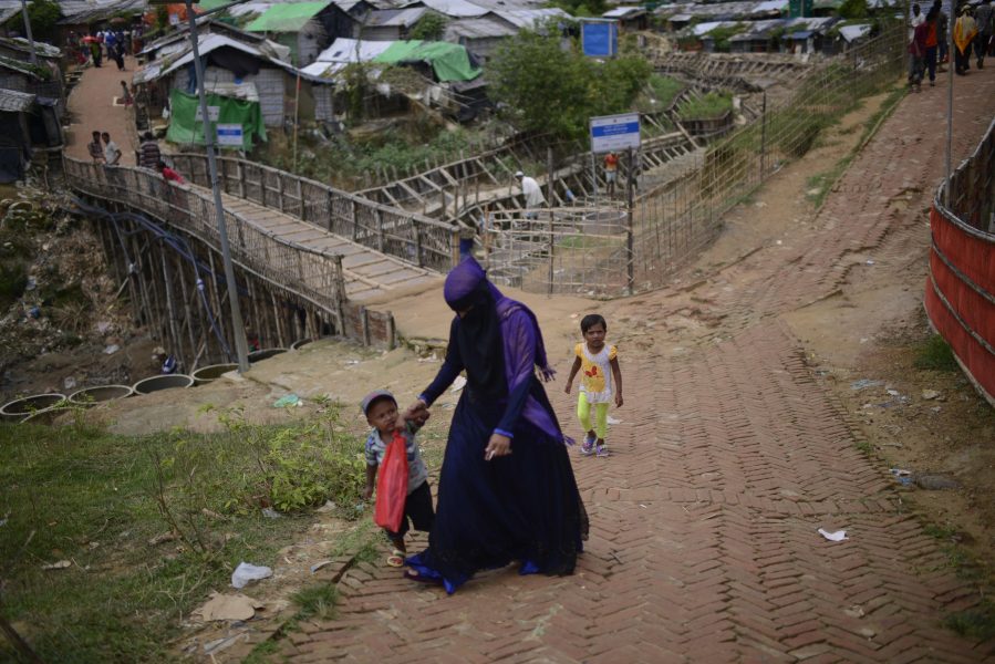 Flyktingläger i Bangladesh för rohingyer som flytt från grannlandet Myanmar.