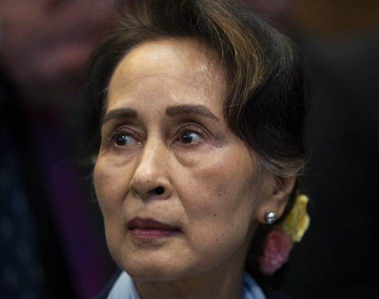 Aung San Suu Kyi står under press från det internationella samfundet efter att ha försökt tona ner den etniska rensningen i Myanmar.