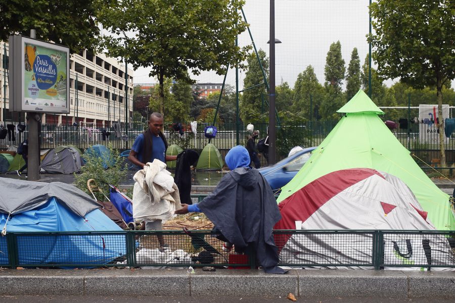 Allt fler migranter lever med fattigdom i Europa, men också människor som är bofasta i många länder tvingas leva på inkomster som är för låga för ett värdigt liv.