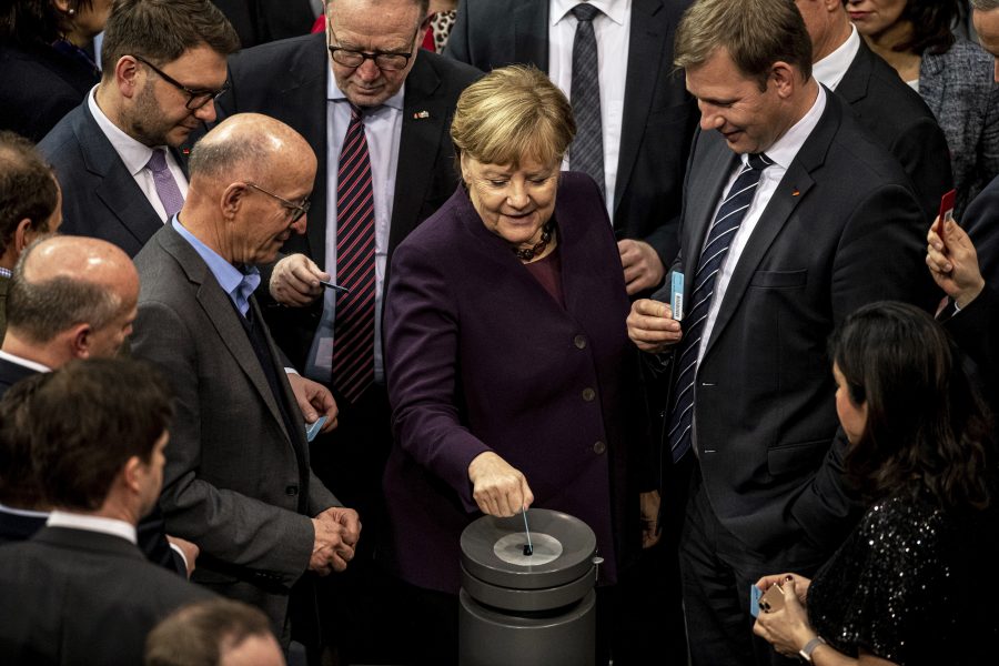 Tysklands förbundskansler Angela Merkel i parlamentet Bundestag.