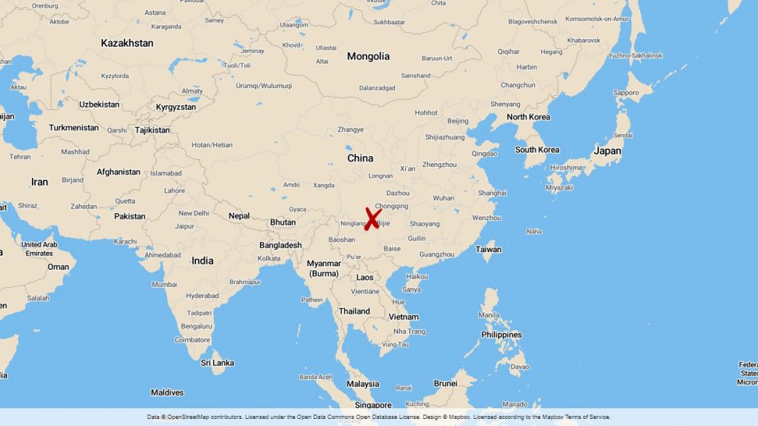 13 människor har räddats ur en översvämmad kolgruva i den kinesiska staden Yibin.