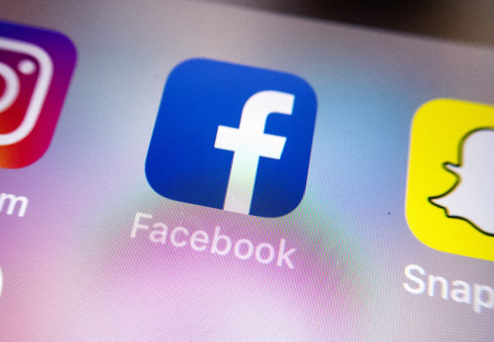 Ett oppositionsparti i Singapore tvingas märka inlägg på Facebook som falska.