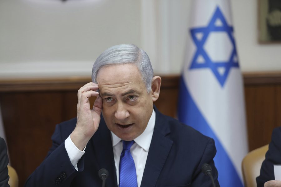  Benjamin Netanyahu har begärt parlamentarisk immunitet.