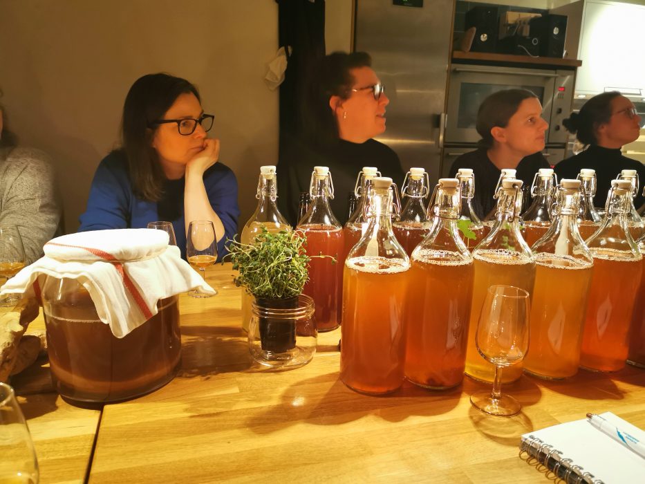 På kurs med kombucha-producenten och forskaren Nick Rosenstock från Roots.