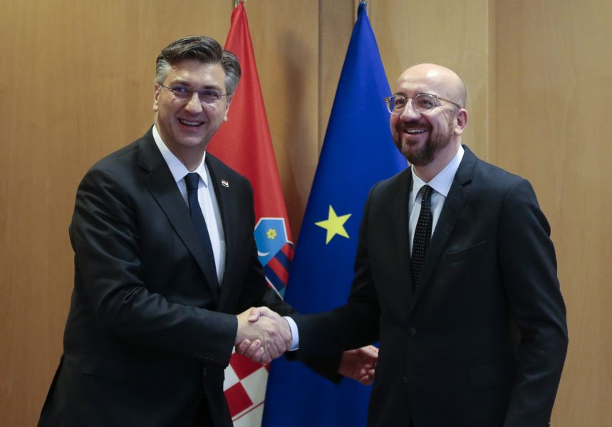 Kroatiens premiärminister Andrej Plenkovic (till vänster) tillsammans med EU:s nye permanente rådsordförande Charles Michel.