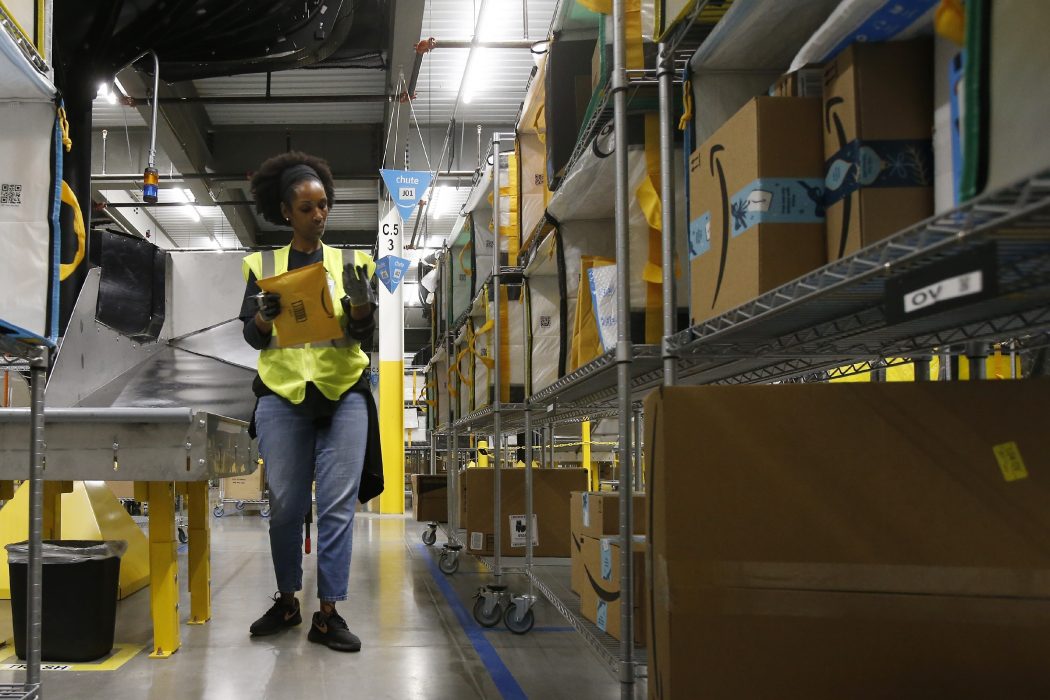 364 anställda på Amazon i USA protesterar mot företagets i deras ögon otillräckliga miljöplan, och att anställda tystas från att tala om miljöproblemen Amazon orsakar.
