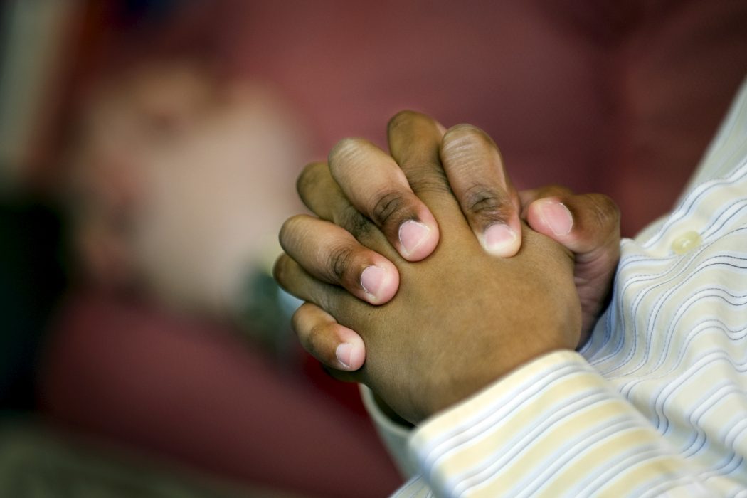 Regeringen, Liberalerna och Centern har enats om ett etableringsstopp för religiösa friskolor.