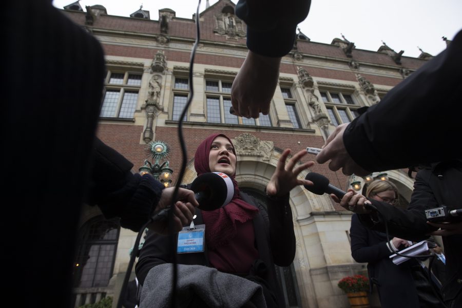 Rohingiern Yasmin Ullah utanför FN:s internationella domstol ICJ i Haag efter beslutet 23 januari.