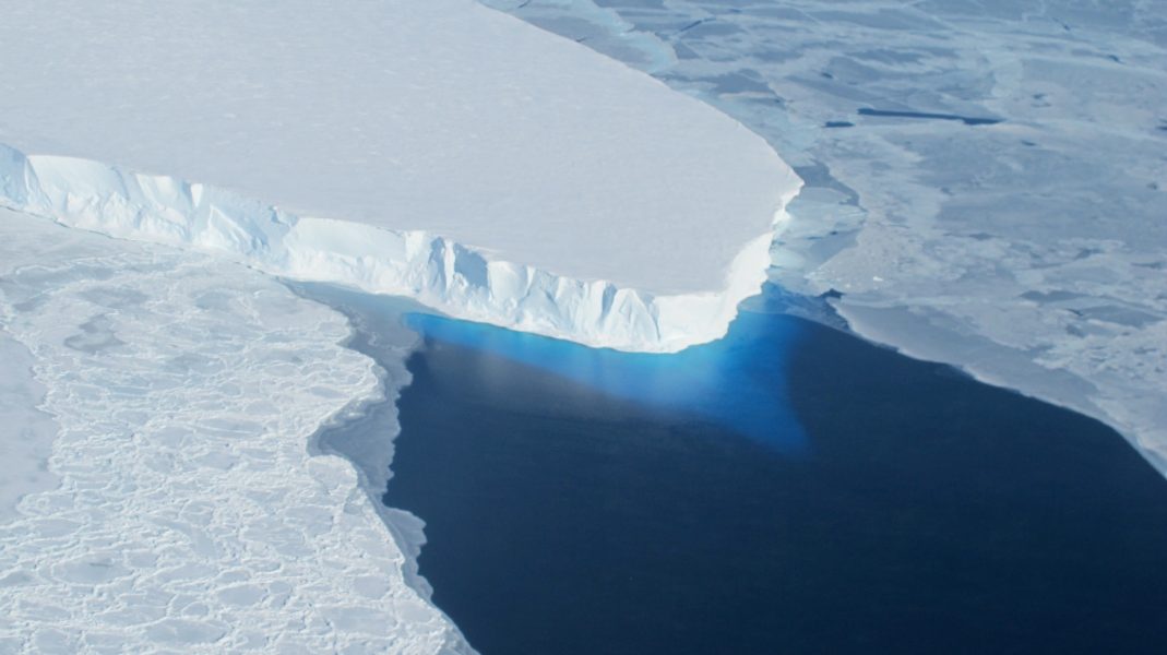 Thwaites glaciär riskerar att smälta fortare än vad forskare tidigare trott.