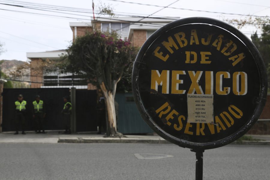Det diplomatiska bråket kring Mexikos ambassad i Bolivia fortsätter.