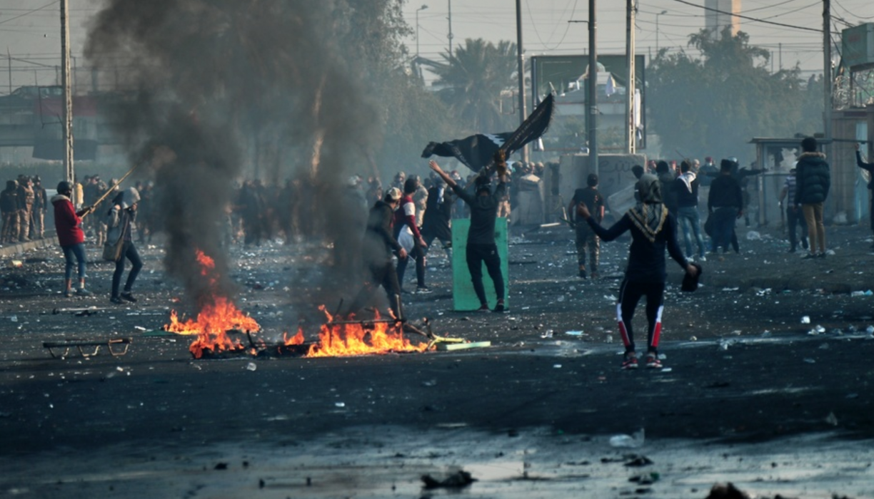 Minst sex döda under demonstrationer i Irak.