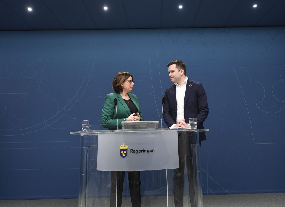 Miljö- och klimatminister Isabella Lövin ger jobbet som nationell samordnare för Agenda 2030 till den förre sjukvårdsministern Gabriel Wikström (S).