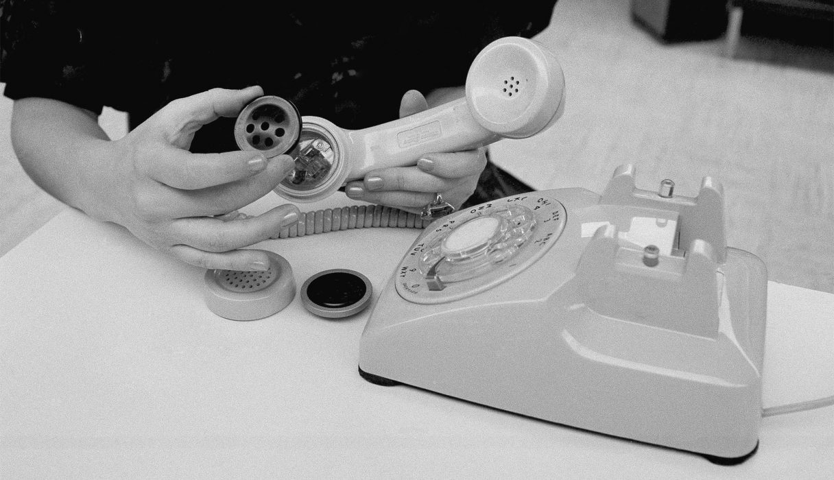 En avlyssningsdetektor att sätta i telefonen fanns till salu i USA 1966.